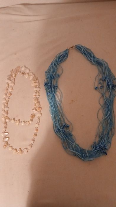 Colar missangas azul claro