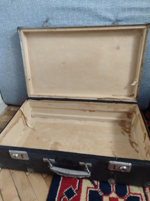 Продам винтажный чемодан.