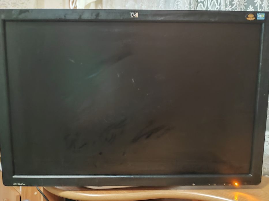 HP 24” 1920×1200 (16:10) — Великий екран