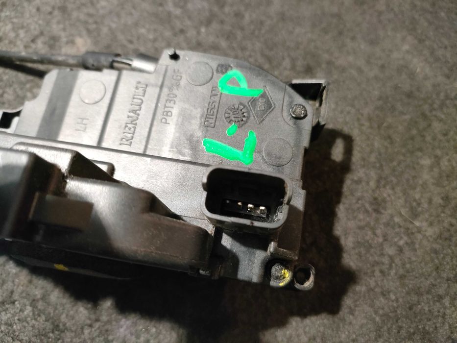 Renault Laguna III zamek drzwi lewy przód