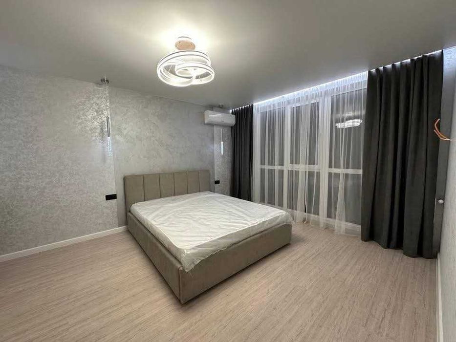 Продаж новенької квартири поряд з Центром по вул.Білогірська