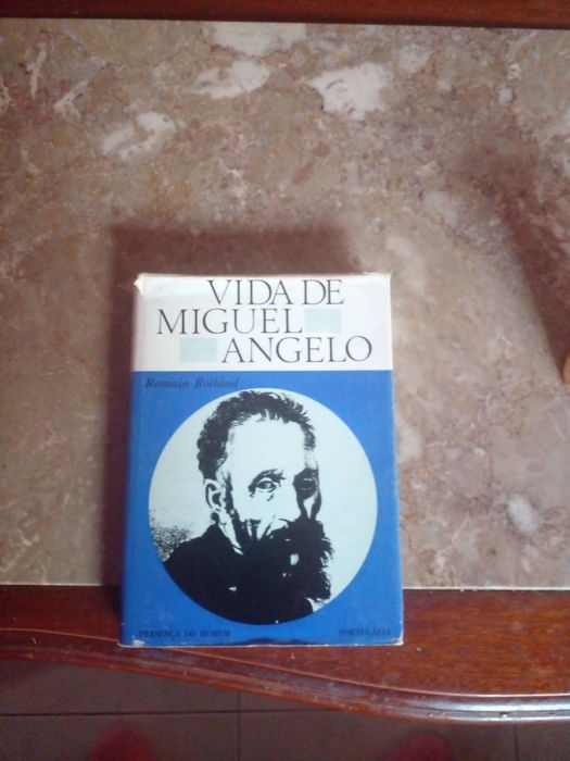 Livro antigo de 1967 entitulado A ViDA DE MIGUEL ANGELO