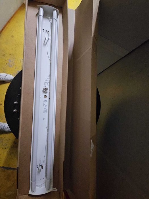 Luminária LED 130 cm  para teto da cozinha , metade do  preço da nova