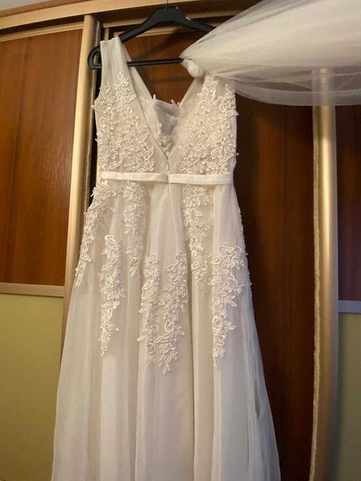Продам весільну сукню