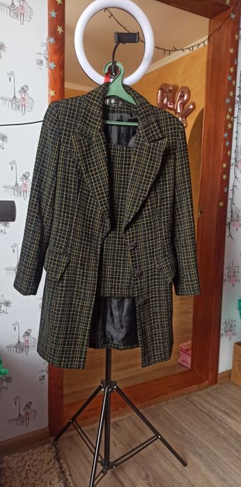 Твідовий костюм, жакет і спідниця