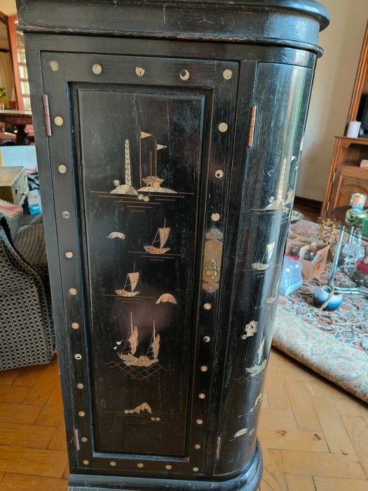 Móvel Bar Chinês Antigo – Lacado e Incrustado com Madrepérola (Estilo Mid-Century)