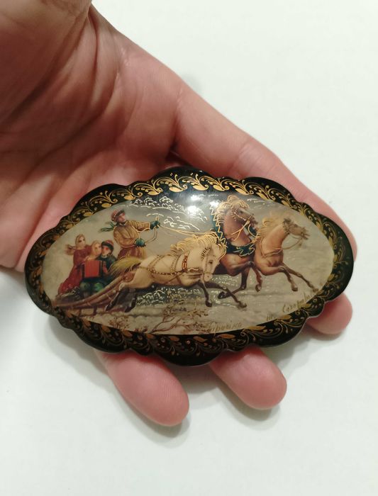 Лаковая миниатюра заколка Мстера подписная