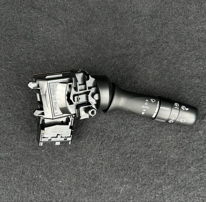 Перемикач підрульовий правий 83114FJ070 Subaru