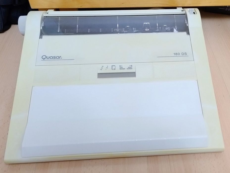 Elektroniczna maszyna do pisania Quasar 180DS