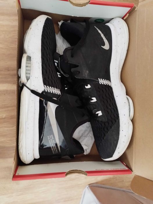 Nike LeBron Witness V