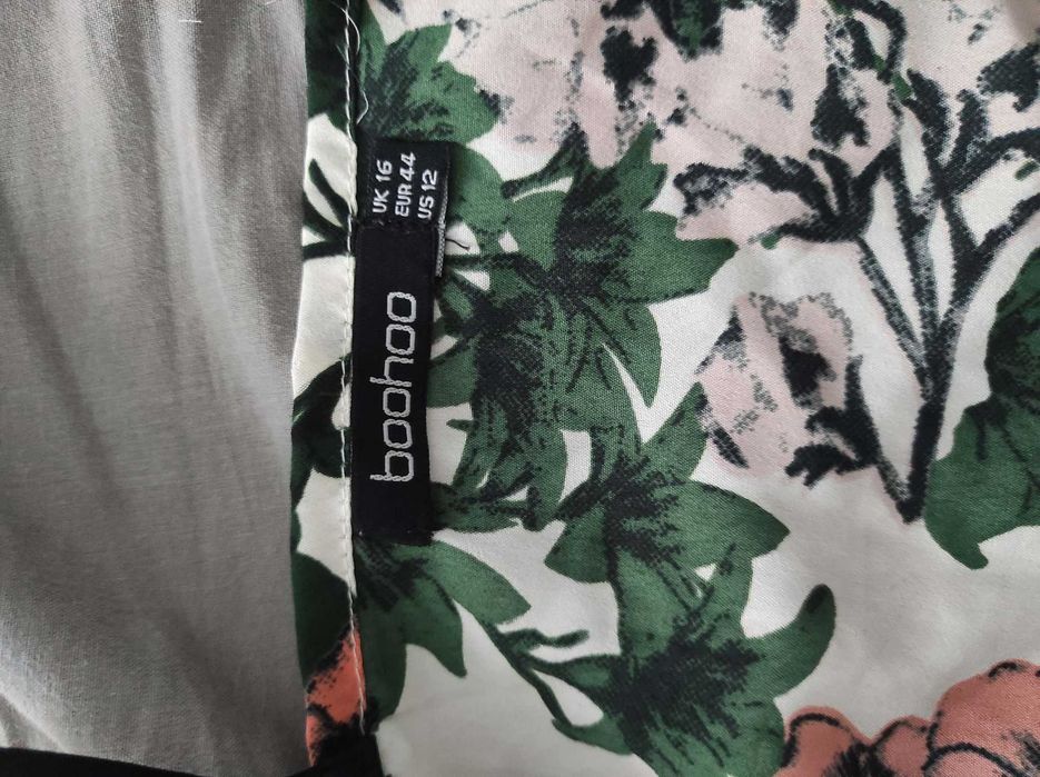 Krótki top w czerwono-zielone wzory damski Boohoo rozm. 44/XXL