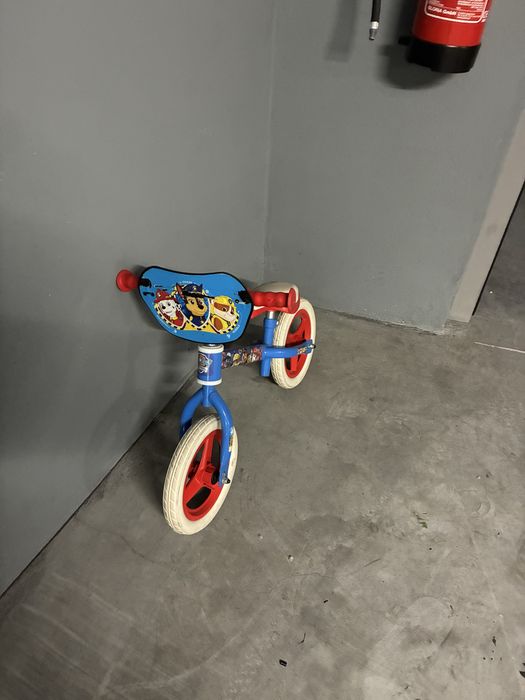 Trotinete e biciclete