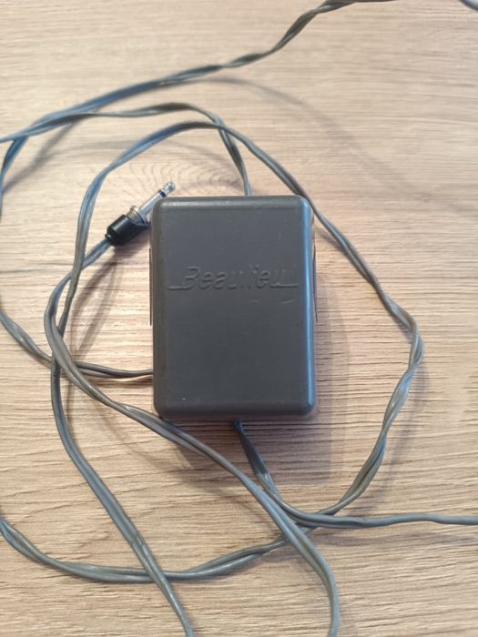 Kamera Beaulieu S2008 + Angénieux 8x64mm + ładowarka.