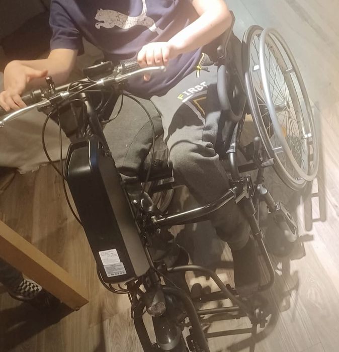 Przystawka elektryczna z wózkiem inwalidzkim