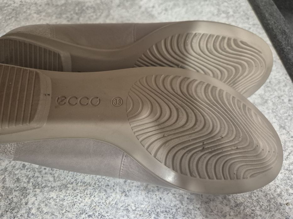 Ecco baleriny beżowe 38 JAK NOWE !