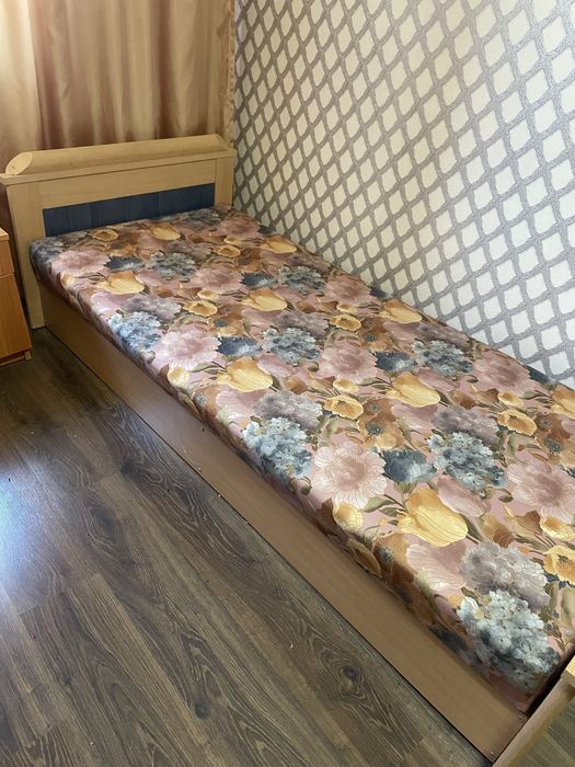 Продам кровать полуторну