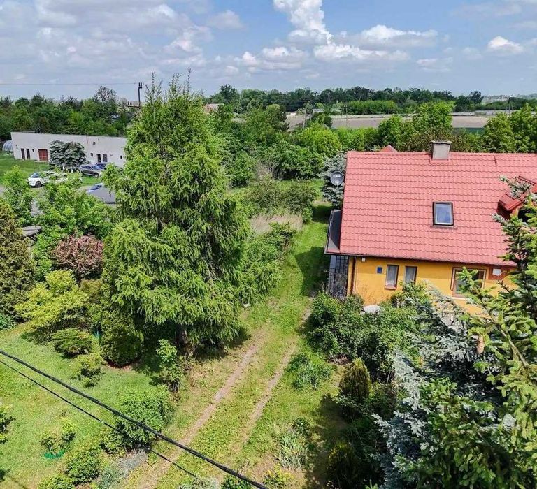 Sprzedam dom z dużą działką i budynkiem gospodarczym w cenie mieszkania.