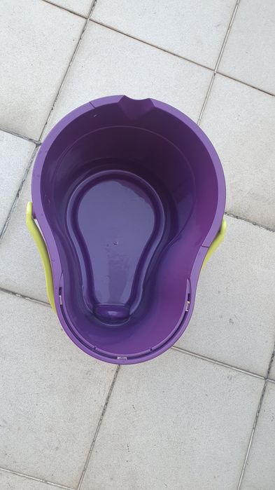 Balde com 2 espremedores