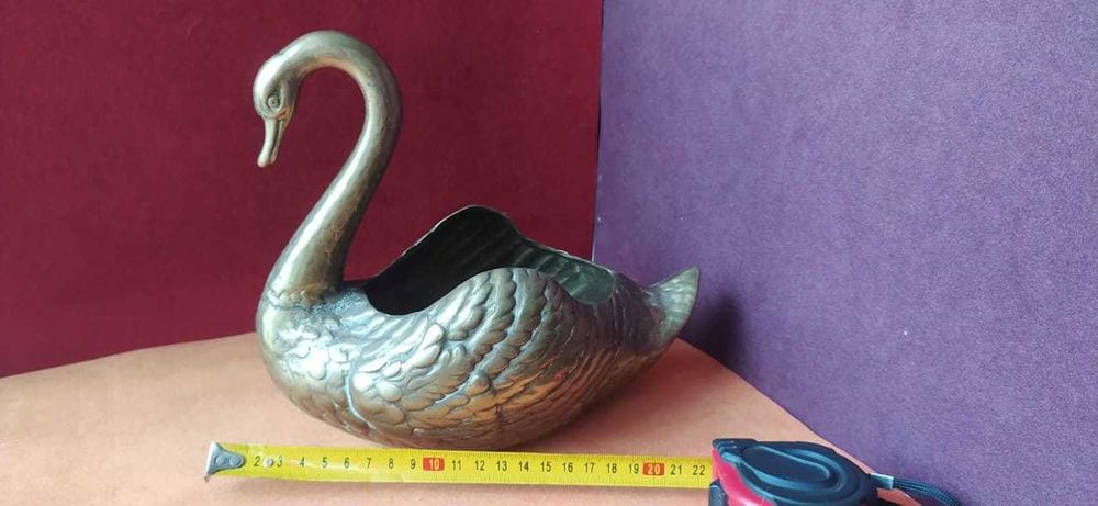 Кашпо в форме лебедя
