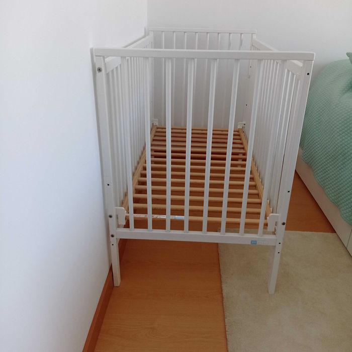 Cama ZY Baby branca com colchão