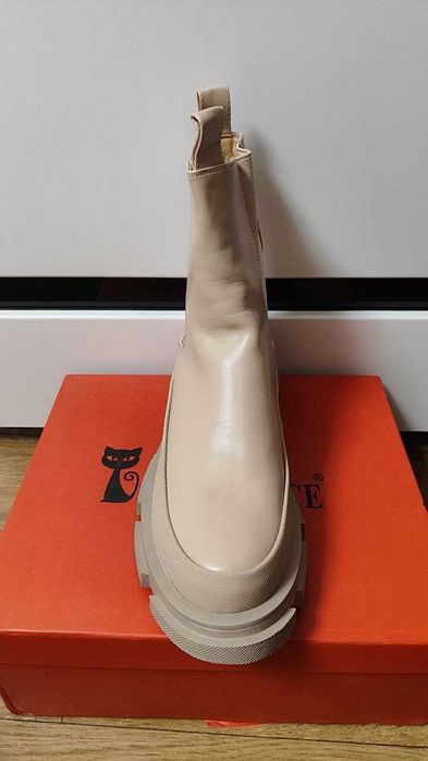 Осінньо-весні сапожки ( нові)