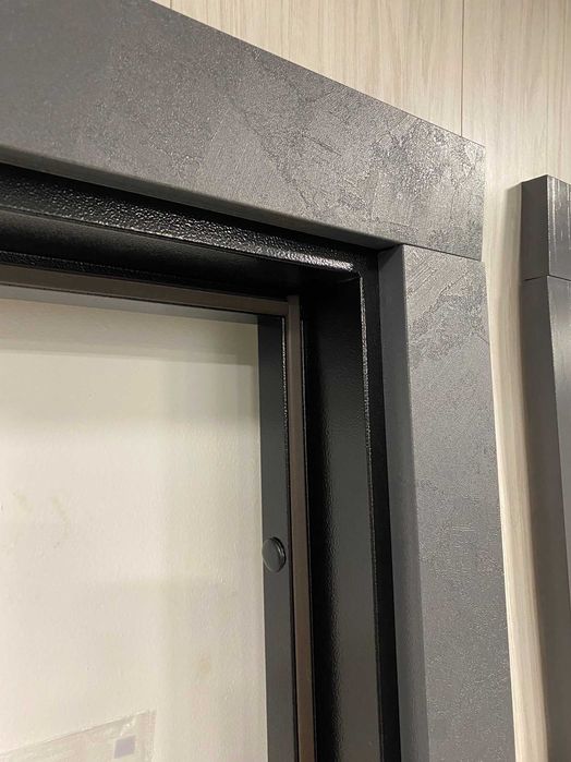 Броньовані двері «Портала Україна», серія Модерн – модель "Лайн 3"