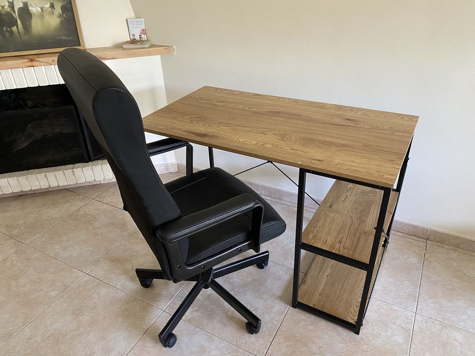 Secretaria HOMA e cadeira IKEA