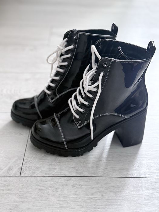 Buty lakierki lakierowane czarne botki wiązane