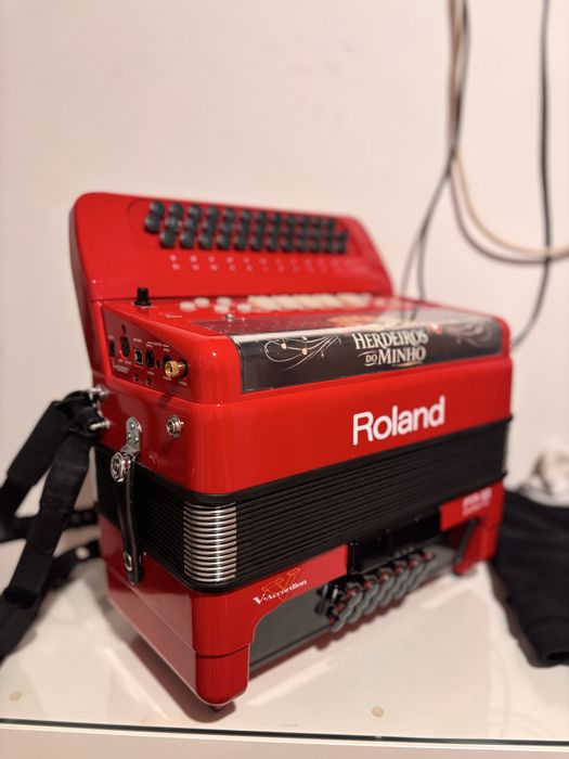 Roland FR-18