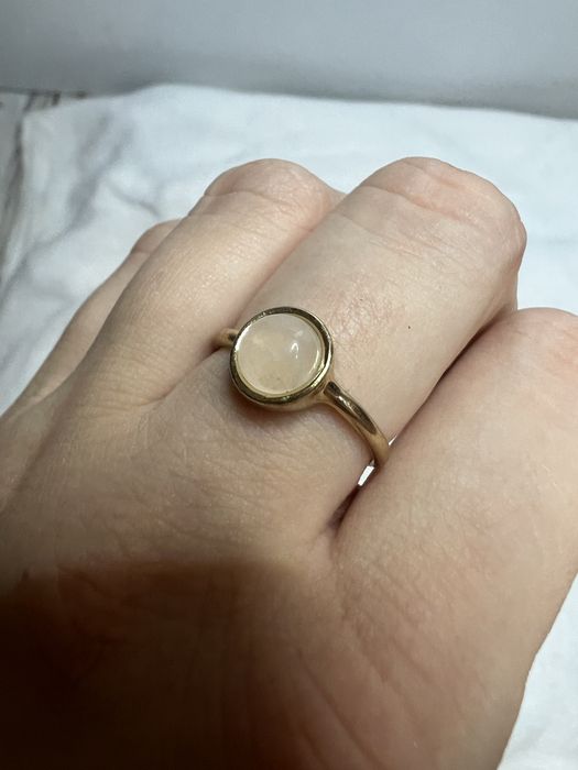 Pierścionek kwarc różowy delikatny minimalizm casual classy szykowny