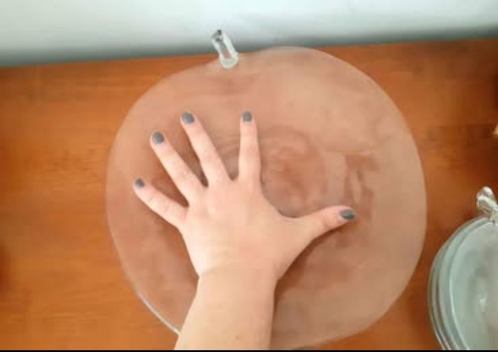 Serviço para bolo em vidro
1 prato grande + 5 de sobremesa
Para desocu