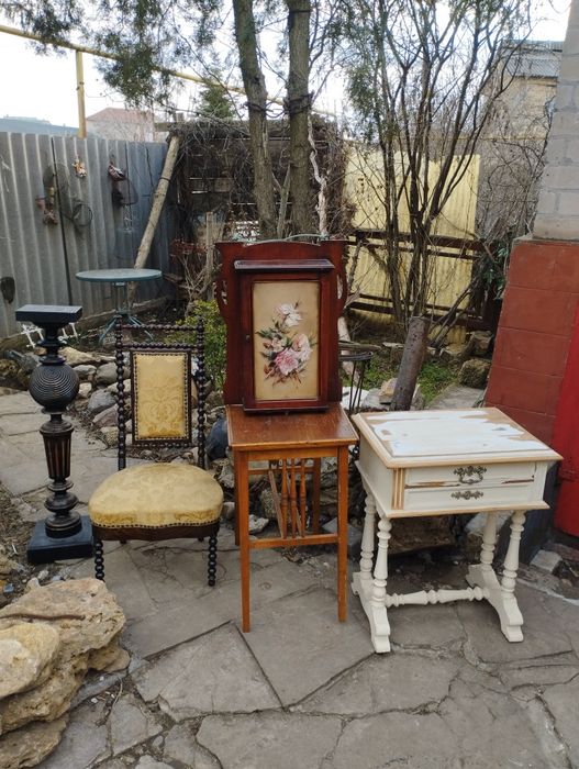 Старинный. Столик.