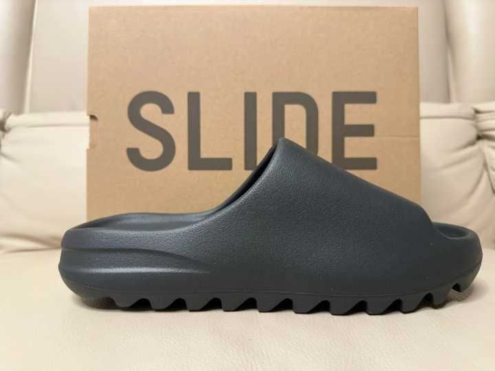 Yeezy_Slide_onyx_Czarny 43