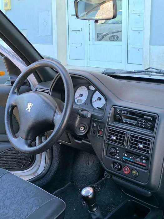 Peugeot 106 1.1 Quiksilver - Estimado em garagem!
