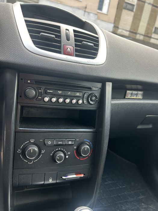 Peugeot 207 робот