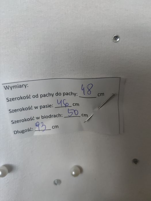 Biała sukienka z perełkami i cyrkoniami Letticia