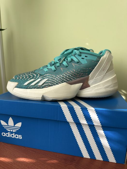 Оригінальні кросівки Adidas