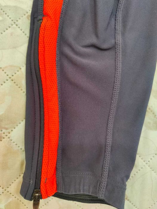 Calças de treino Adidas 3/4 tam. L em excelente estado