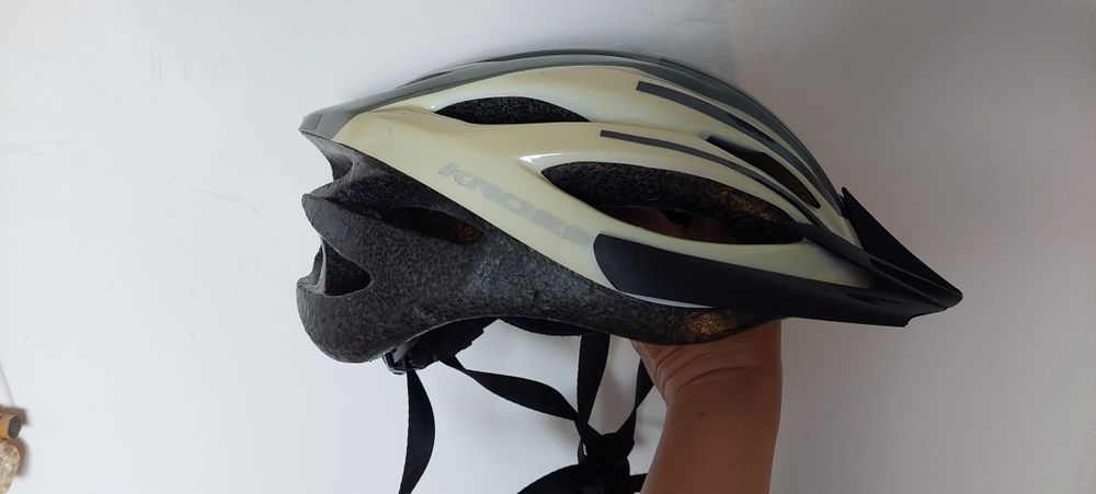 Kask rowerowy Kross z odblaskami