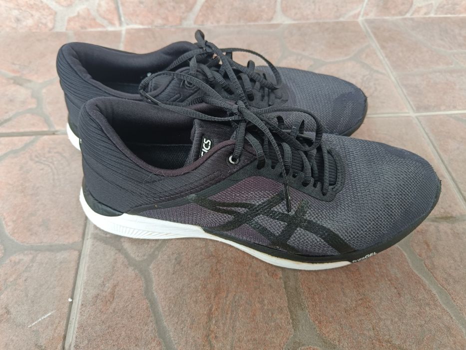 Buty biegowe Asics rozmiar 41.5