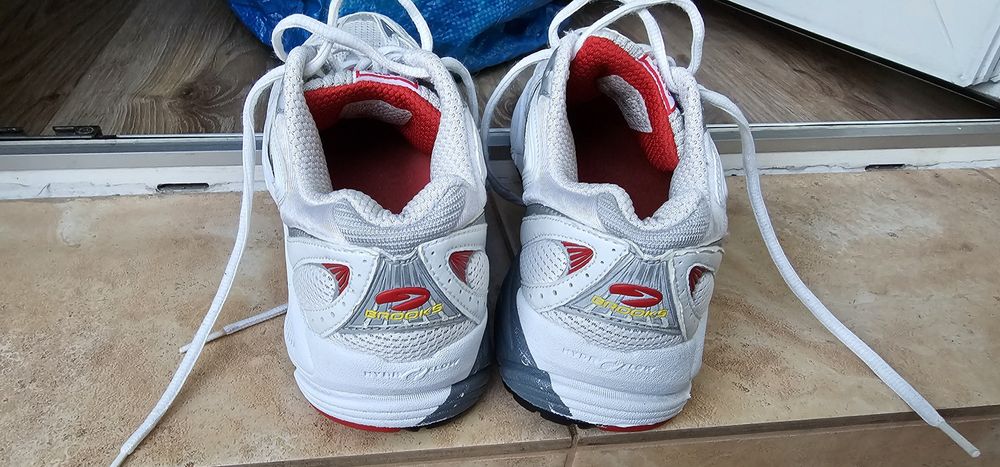 Damskie buty do biegania BROOKS rozmiar 38,5 wkładka 24,5cm stan ok