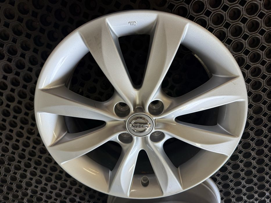 Alufelga Nissan 4x100 6 J x 15 ET 45