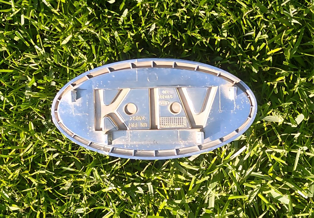 Шильдик, емблема решітки радіатору KIA