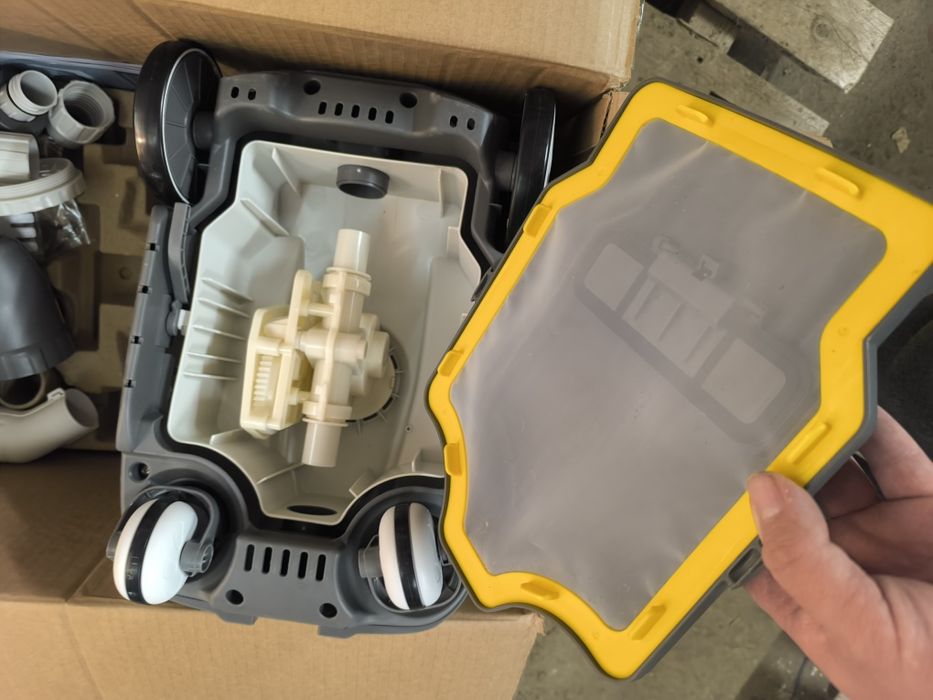 Nowy Jeździk automatyczny ZX100 Czyściciel do basenu Odkurzacz

Baseno