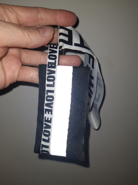 Брелок off white светоотражающий