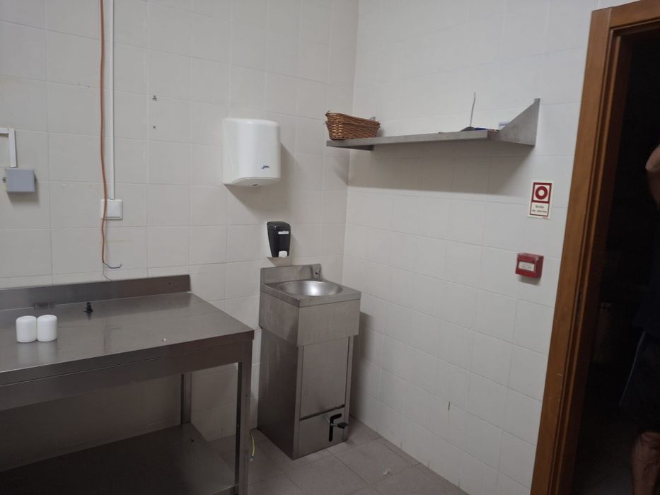 Bancas em inox e Estantes e Parteleiras