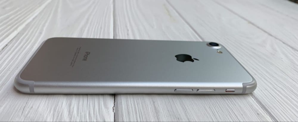 .Apple iPhone 7.