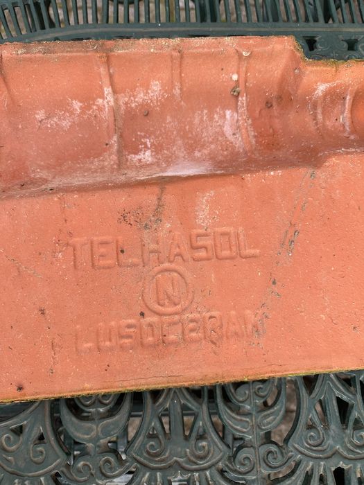 Telhas em bom estado.