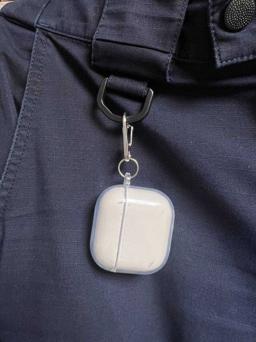 Прозорий чохол з карабіном для AirPods 4