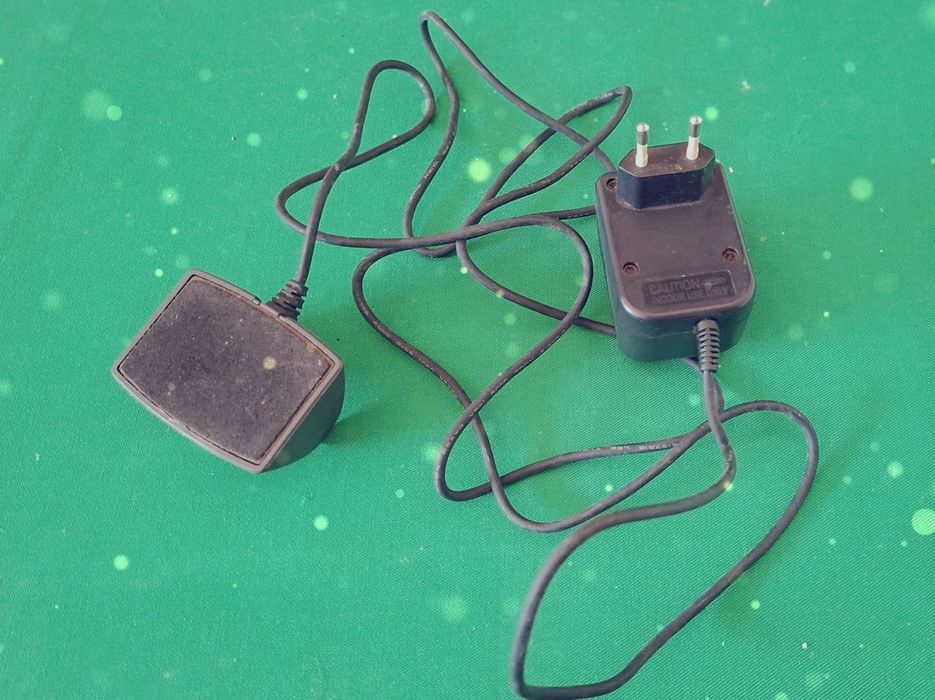 Carregador de Telemovel antigo, Alcatel One Touch com base